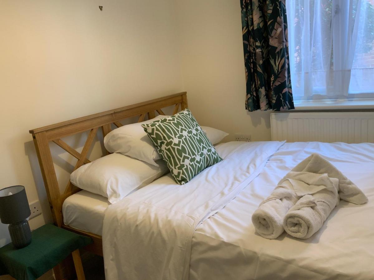 2 Bedroom Apartment Near Southfields Londyn Zewnętrze zdjęcie